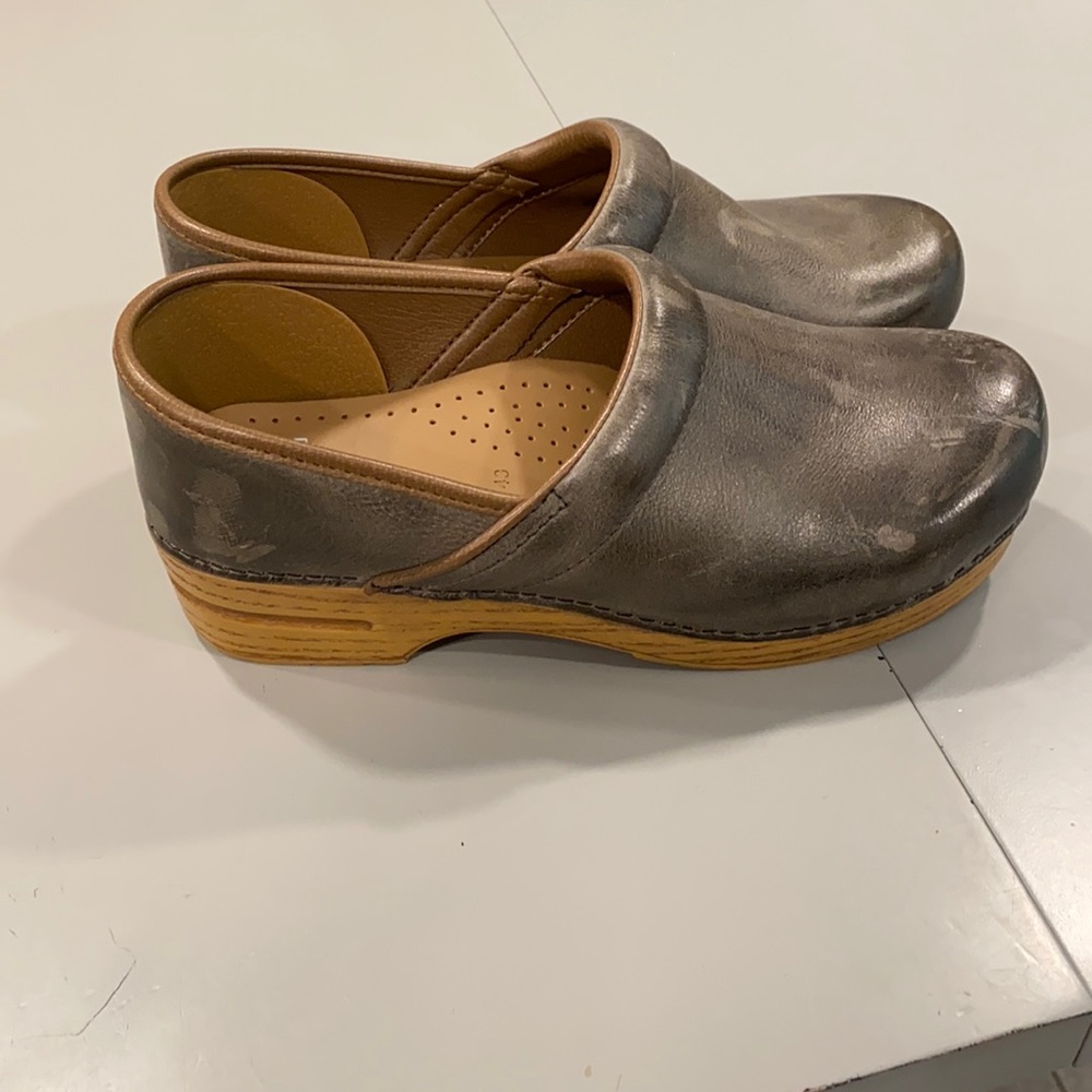 Dansko Women’s Size 43 Distressed Stone